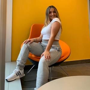 Meet your Posher, Briana